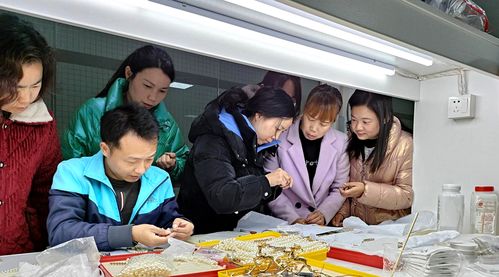 巾幗巧手綴桃源 紅石榴志愿服務(wù)隊(duì)助“寶媽”靈活就業(yè)延伸圖景